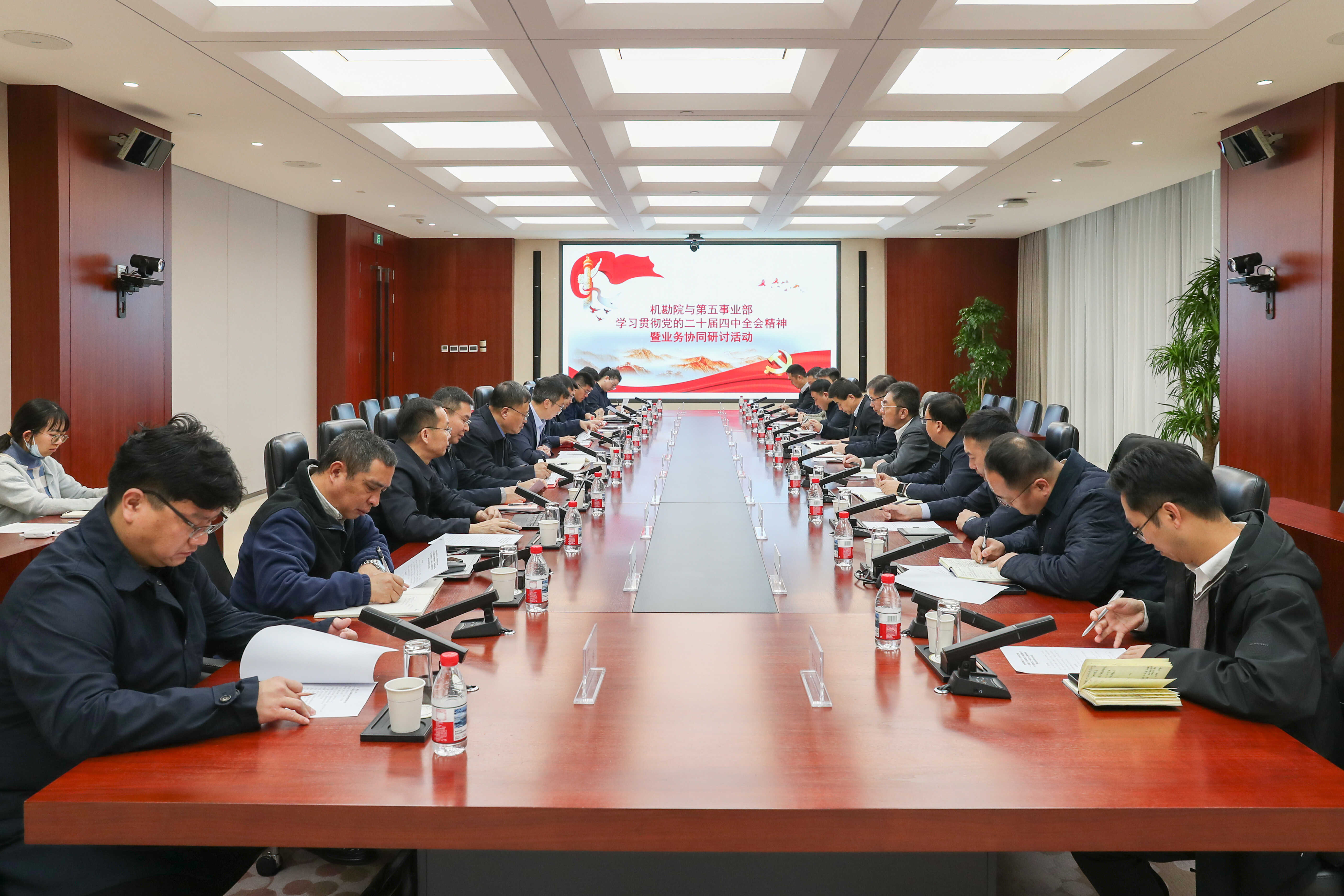 3、黨建引領聚合力 業務協同促發展 機勘院與中設集團第五工程成套事業部開展黨建聯學暨業務協同研討活動-1.jpg